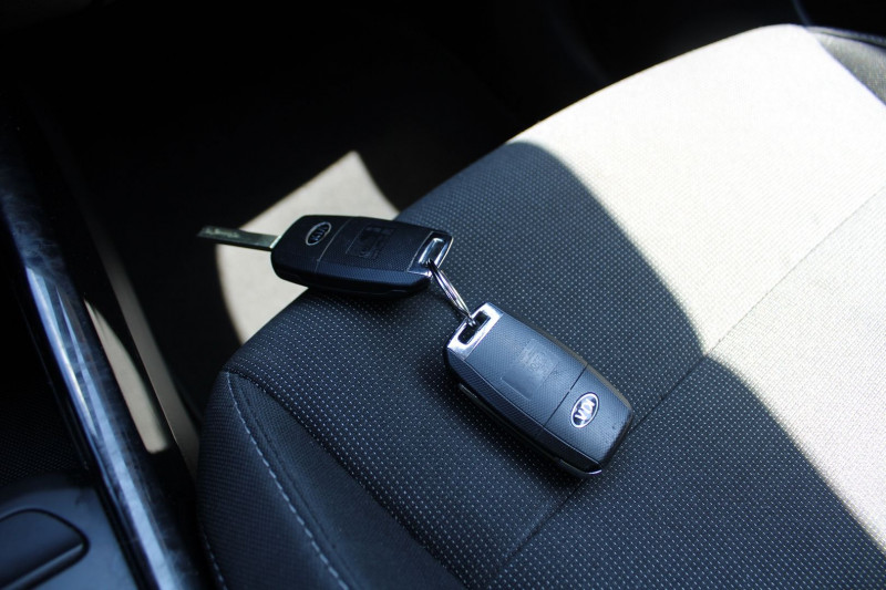 Photo 15 de l'offre de KIA RIO 1L2 MPI 84 CV 5 PORTES URBAN EDITION CAMÃRA CLIM GPS USB ANDROID RÃGULATEUR à 11990€ chez Bougel transactions