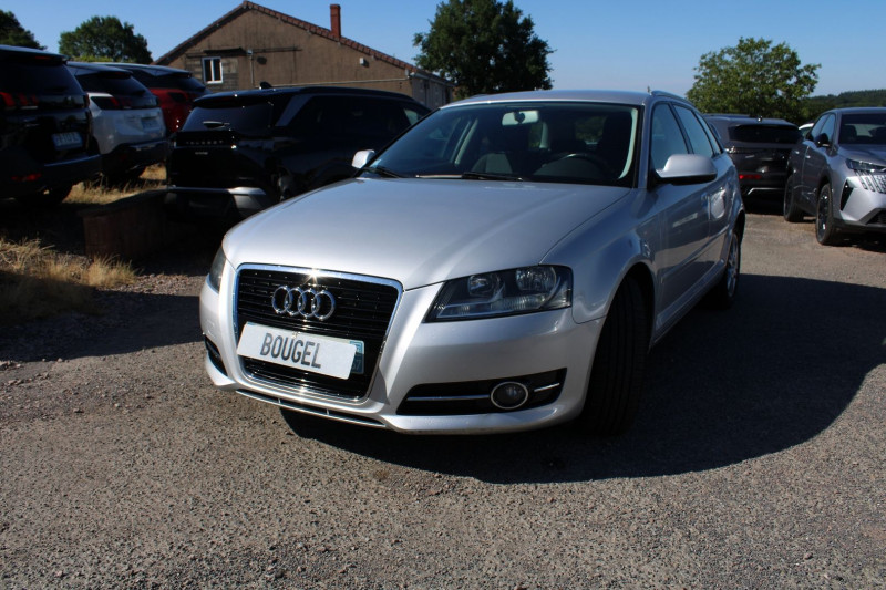 Photo 4 de l'offre de AUDI A3 SPORTBACK 1.6 TDI 105CH CLIM AUTO RADAR RADIO CD REGULATEUR à 10500€ chez Bougel transactions