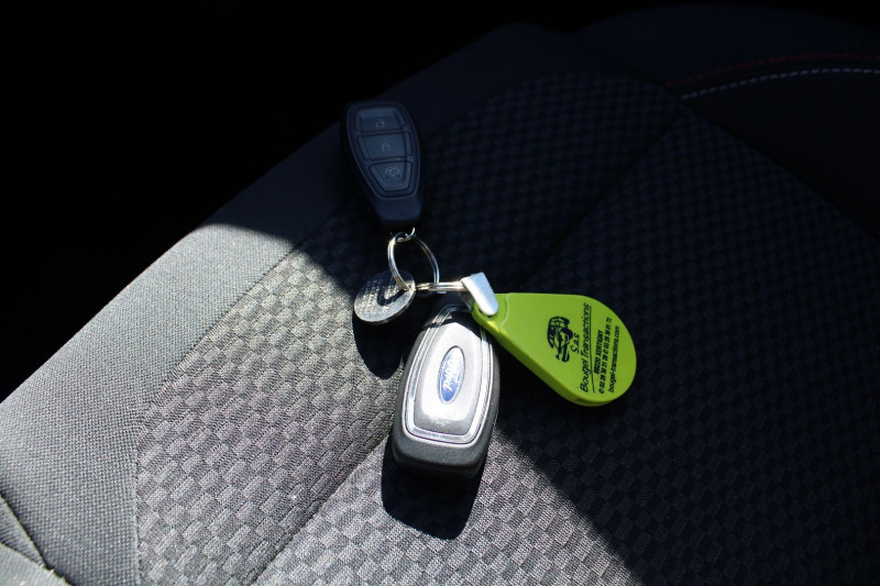 Photo 14 de l'offre de FORD FIESTA ST-LINE SPORT 140 CV ECOBOOST GPS 3D ANDOID USB JA 17 RADAR BLUETOOTH à 12990€ chez Bougel transactions