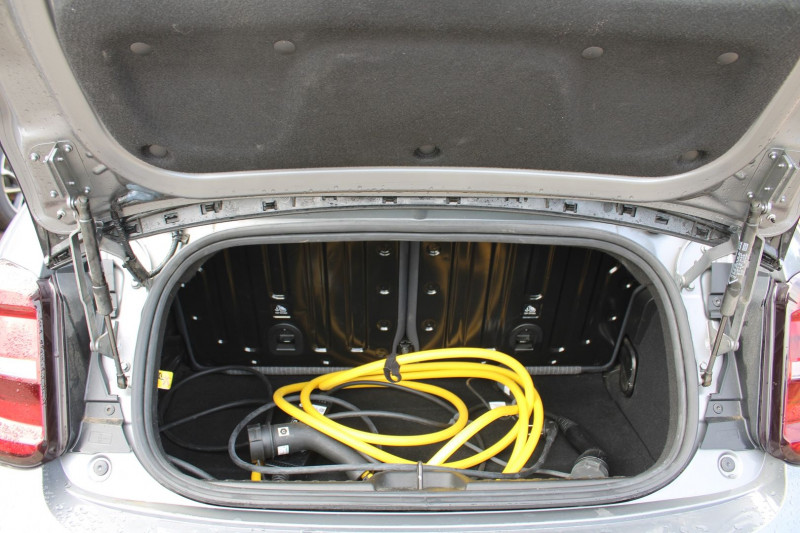 Photo 7 de l'offre de FIAT 500C 42 KWH ICONE ELECT CABRIOLET BOITE AUTO RADARS GRAND GPS USB LEDS RÃGULATEUR ABS à 16500€ chez Bougel transactions