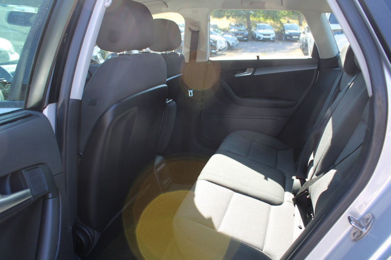 Photo 9 de l'offre de AUDI A3 SPORTBACK 1.6 TDI 105CH CLIM AUTO RADAR RADIO CD REGULATEUR à 10500€ chez Bougel transactions