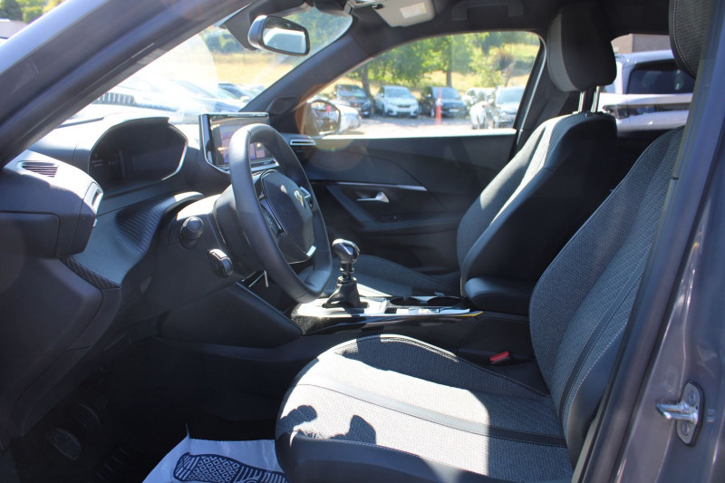 Photo 8 de l'offre de PEUGEOT 2008 PHASE 4 ALLURE 100 CV ESSENCE GPS 3D CAMÃRA AUDIO USB JA 17 FULL LED I-COKPIT RÃGULATEUR à 17800€ chez Bougel transactions