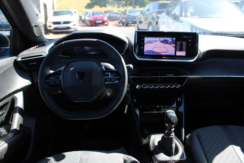 Photo 10 de l'offre de PEUGEOT 2008 PHASE 4 ALLURE 100 CV ESSENCE GPS 3D CAMÃRA AUDIO USB JA 17 FULL LED I-COKPIT RÃGULATEUR à 17800€ chez Bougel transactions