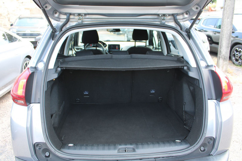 Photo 6 de l'offre de PEUGEOT 2008 II SIGNATURE 82 CV ESSENCE GPS 3D CLIM AUDIO MP3 USB RE RADAR BLUETOOTH RÃGULATEUR à 10990€ chez Bougel transactions