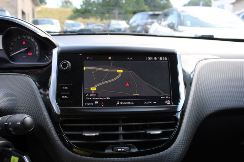 Photo 11 de l'offre de PEUGEOT 2008 II SIGNATURE 82 CV ESSENCE GPS 3D CLIM AUDIO MP3 USB RE RADAR BLUETOOTH RÃGULATEUR à 10990€ chez Bougel transactions
