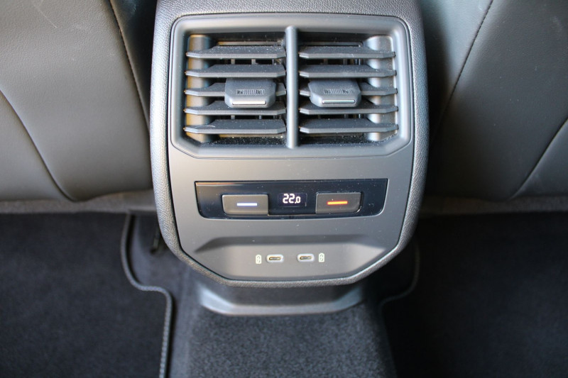 Photo 10 de l'offre de SEAT LEON 2L TDI 150 CV XCELLENCE GPS 3D CAMÃRA RE USB JA 18 I-COKPIT RÃGULATEUR BOITE DSG à 21500€ chez Bougel transactions