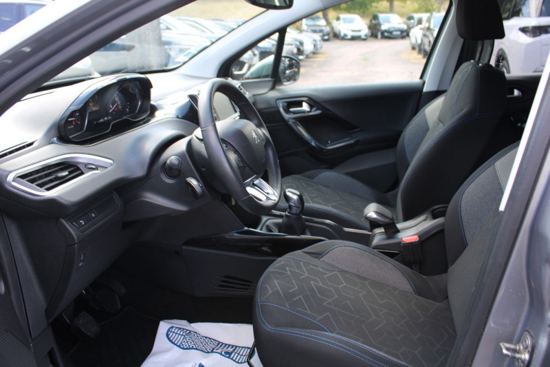 Photo 7 de l'offre de PEUGEOT 2008 II SIGNATURE 82 CV ESSENCE GPS 3D CLIM AUDIO MP3 USB RE RADAR BLUETOOTH RÃGULATEUR à 10990€ chez Bougel transactions
