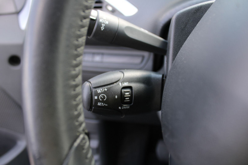 Photo 10 de l'offre de PEUGEOT 2008 II SIGNATURE 82 CV ESSENCE GPS 3D CLIM AUDIO MP3 USB RE RADAR BLUETOOTH RÃGULATEUR à 10990€ chez Bougel transactions