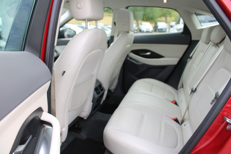 Photo 10 de l'offre de JAGUAR E-PACE 2L DIESEL 150 CV LUXE BOITE 6V CAMÃRA GRAND GPS 3D FULL LEDS RÃGULATEUR ABS CUIR à 21900€ chez Bougel transactions