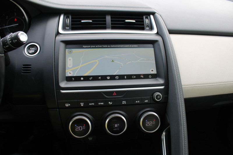 Photo 14 de l'offre de JAGUAR E-PACE 2L DIESEL 150 CV LUXE BOITE 6V CAMÃRA GRAND GPS 3D FULL LEDS RÃGULATEUR ABS CUIR à 21900€ chez Bougel transactions