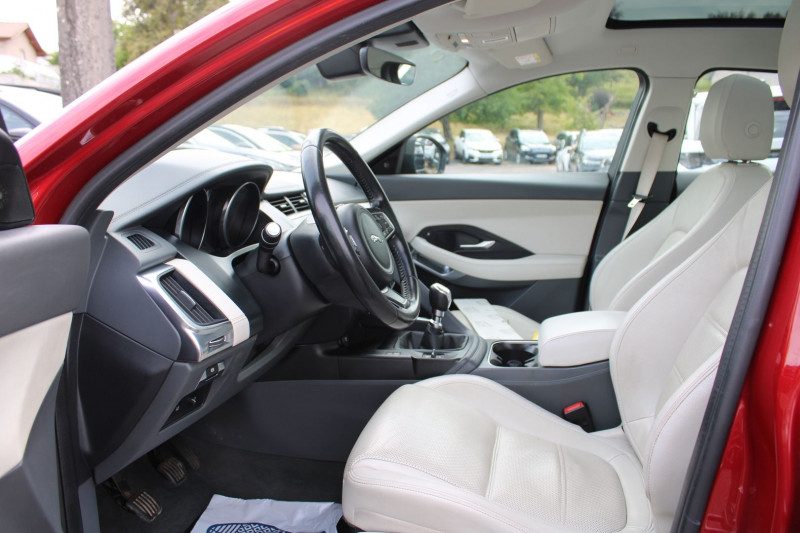 Photo 9 de l'offre de JAGUAR E-PACE 2L DIESEL 150 CV LUXE BOITE 6V CAMÃRA GRAND GPS 3D FULL LEDS RÃGULATEUR ABS CUIR à 21900€ chez Bougel transactions