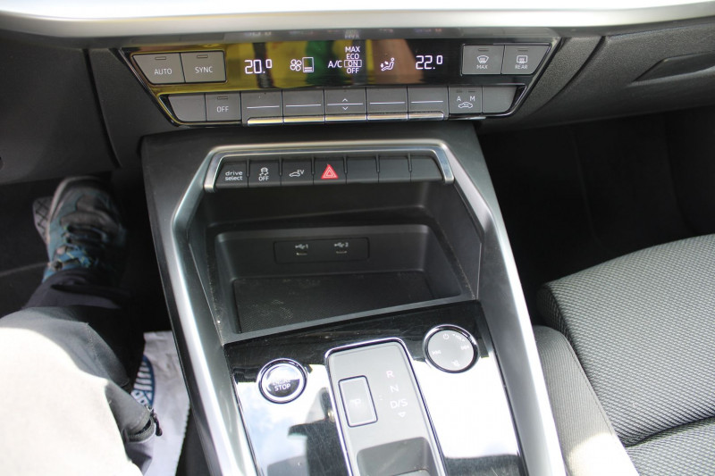Photo 14 de l'offre de AUDI A3 SPORTBACK 45 TFSI E-TRON HYBRIDE 245 CV USB GPS 3D CAMÃRA I-COKPIT FULL LED BOITE S-TRONIC à 27500€ chez Bougel transactions