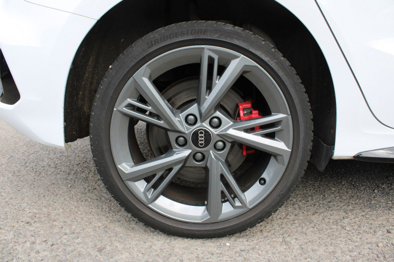 Photo 7 de l'offre de AUDI A3 SPORTBACK 45 TFSI E-TRON HYBRIDE 245 CV USB GPS 3D CAMÃRA I-COKPIT FULL LED BOITE S-TRONIC à 27500€ chez Bougel transactions