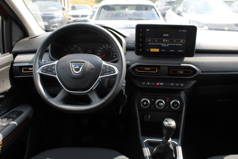 Photo 10 de l'offre de DACIA SANDERO 4 STEPWAY CONFORT TCE 100 CV ECO GPL+ESSENCE GPS CARPLAY USB FULL LED RÃGULATEUR à 16500€ chez Bougel transactions