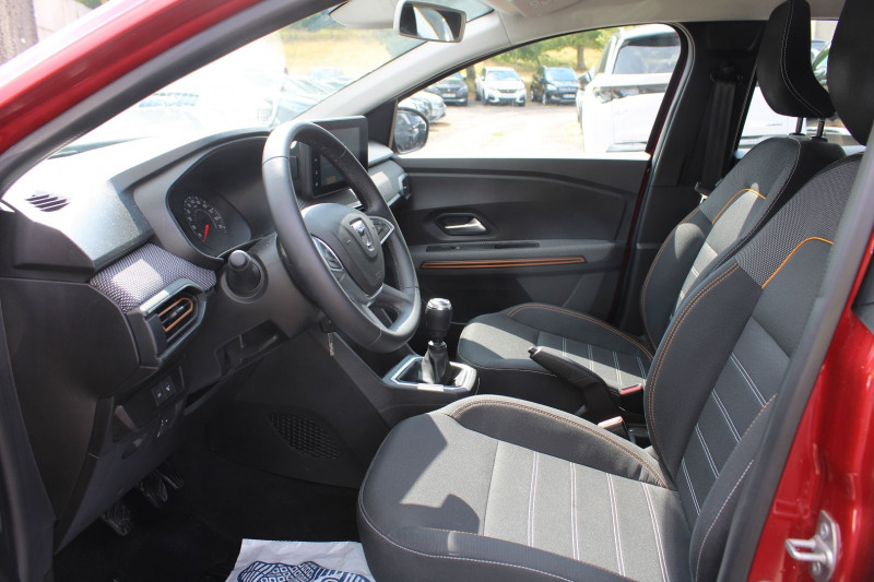 Photo 8 de l'offre de DACIA SANDERO 4 STEPWAY CONFORT TCE 100 CV ECO GPL+ESSENCE GPS CARPLAY USB FULL LED RÃGULATEUR à 16500€ chez Bougel transactions