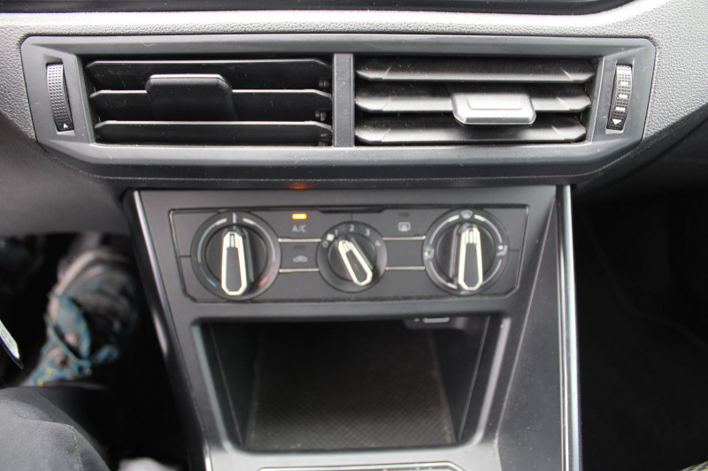 Photo 12 de l'offre de VOLKSWAGEN POLO VI MPI CONFORTLINE BUSINESS CLIM ÃCRAN TACTILE AUDIO MP3 USB BLUETOOTH RÃGULATEUR à 11800€ chez Bougel transactions