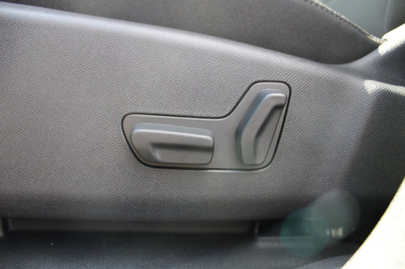 Photo 11 de l'offre de CITROEN C5 AIRCROSS II MAX BLUE EAT8 DIESEL 130 BOITE AUTO CAMÃRA 180 GRAND GPS 3D FULL LEDS  MI CUIR à 30900€ chez Bougel transactions