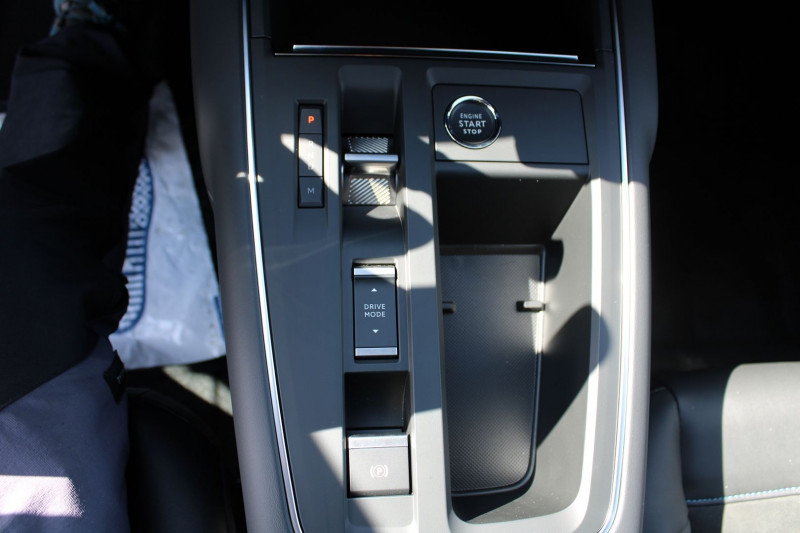 Photo 16 de l'offre de CITROEN C5 AIRCROSS II MAX BLUE EAT8 DIESEL 130 BOITE AUTO CAMÃRA 180 GRAND GPS 3D FULL LEDS  MI CUIR à 30900€ chez Bougel transactions