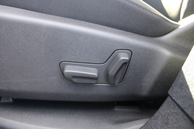 Photo 11 de l'offre de CITROEN C5 AIRCROSS II MAX BLUE EAT8 DIESEL 130 BOITE AUTO CAMÃRA 180 GRAND GPS 3D FULL LEDS  MI CUIR à 30900€ chez Bougel transactions