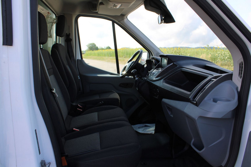 Photo 8 de l'offre de FORD TRANSIT FOURGON 2L TDCI 130 CV BOITE 6V GPS USB CAISSE DÃMÃNAGEMENT MONTE CHARGE CLIMAT RÃGULATE à 19900€ chez Bougel transactions