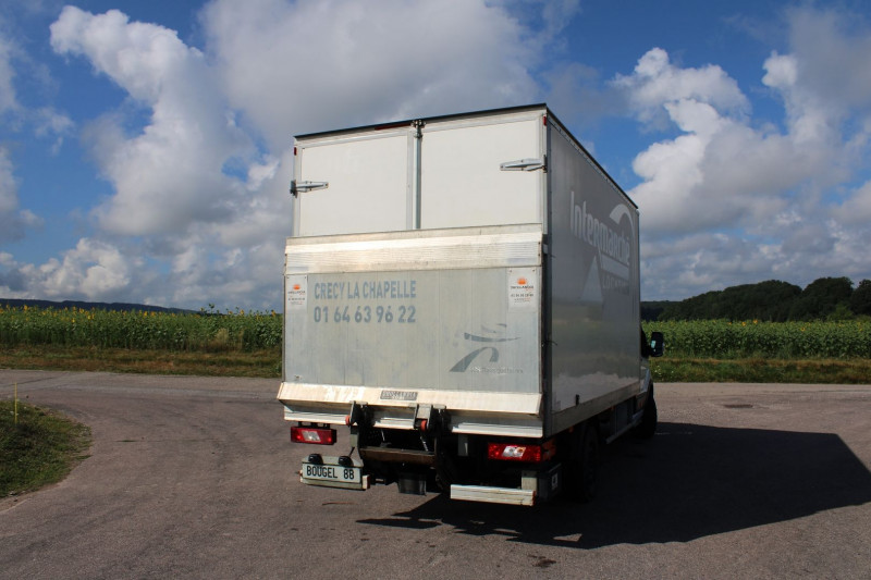 Photo 2 de l'offre de FORD TRANSIT FOURGON 2L TDCI 130 CV BOITE 6V GPS USB CAISSE DÃMÃNAGEMENT MONTE CHARGE CLIMAT RÃGULATE à 19900€ chez Bougel transactions
