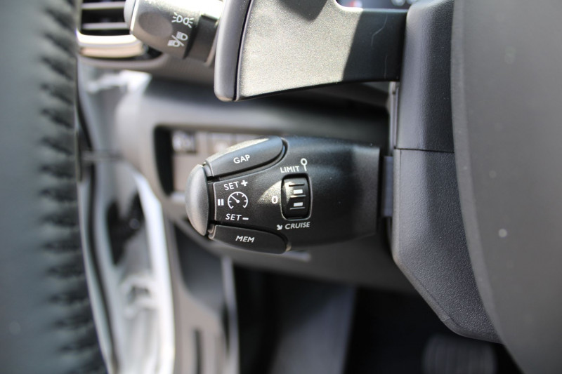 Photo 12 de l'offre de CITROEN C5 AIRCROSS II MAX BLUE EAT8 DIESEL 130 BOITE AUTO CAMÃRA 180 GRAND GPS 3D FULL LEDS  MI CUIR à 30900€ chez Bougel transactions
