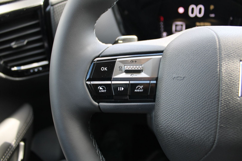 Photo 15 de l'offre de DS DS4 III PALLAS BLUEHDI 130 EAT8 BOITE AUTO CAMÃRA PACK BLACK FULL LEDS JANTES 19 USB ABS à 31500€ chez Bougel transactions