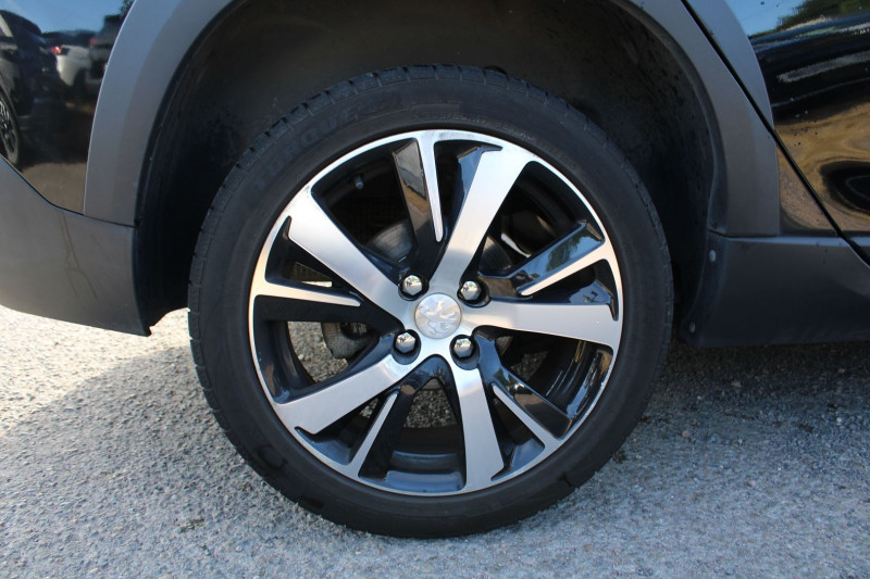 Photo 7 de l'offre de PEUGEOT 2008 II CROSSWAY 110 CV ESSENCE CLIM GPS 3D CAMÃRA JA 17 TOIT PANO USB GRIP RÃGULATEUR à 10990€ chez Bougel transactions