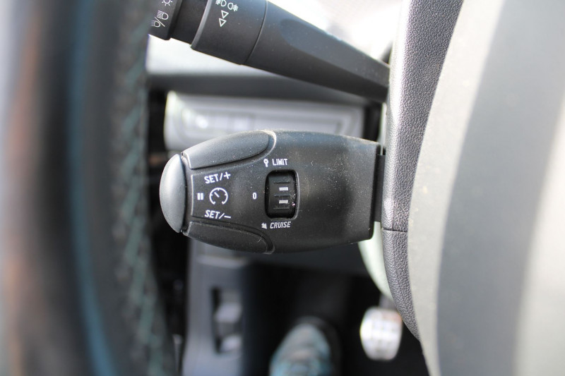 Photo 12 de l'offre de PEUGEOT 2008 II CROSSWAY 110 CV ESSENCE CLIM GPS 3D CAMÃRA JA 17 TOIT PANO USB GRIP RÃGULATEUR à 10990€ chez Bougel transactions