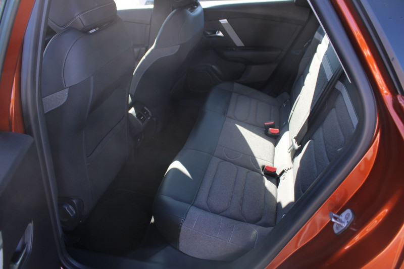 Photo 9 de l'offre de CITROEN C4 PHASE 4 SHINE 130 CV ESSENCE GPS 3D CAMÃRA I-COKPIT JA 18 FULL LED BLUETOOTH RÃGULATEUR à 17500€ chez Bougel transactions