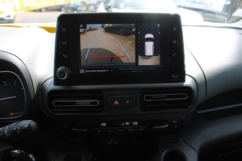 Photo 16 de l'offre de CITROEN BERLINGO 4 BLUEHDI 100 CV FEEL GPS USB CAMÃRA LEDS RÃGULATEUR BLUETOOTH CLIM AUTO ACCOUDOIR à 15990€ chez Bougel transactions