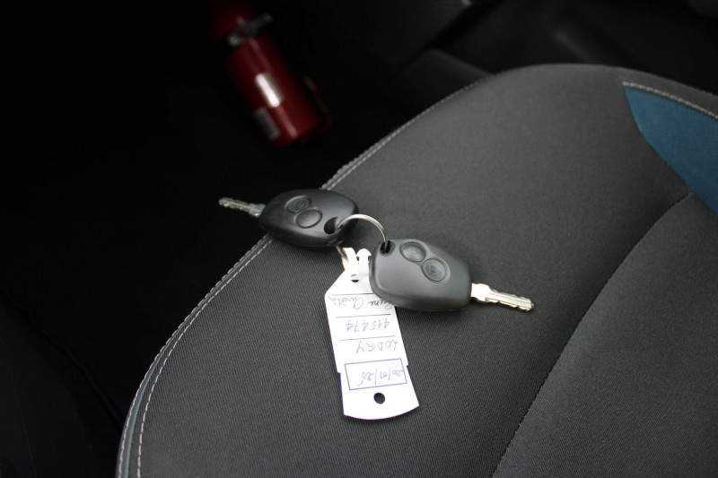 Photo 13 de l'offre de DACIA LODGY 1L2 TCE 115 CV SILVER LINE 7 PLACES RÃGULATEUR BLUETOOTH CLIMAT GPS USB  ABS à 10790€ chez Bougel transactions