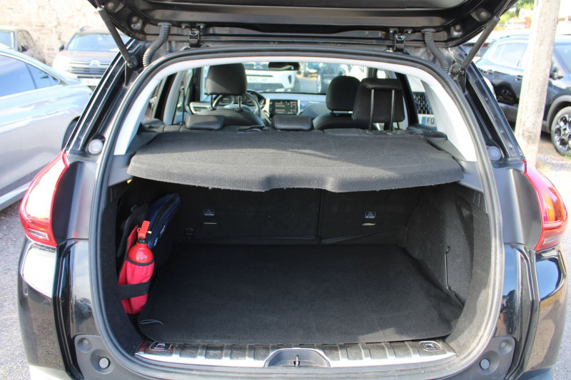 Photo 6 de l'offre de PEUGEOT 2008 II CROSSWAY 110 CV ESSENCE CLIM GPS 3D CAMÃRA JA 17 TOIT PANO USB GRIP RÃGULATEUR à 10990€ chez Bougel transactions