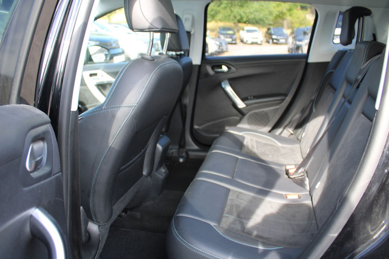 Photo 9 de l'offre de PEUGEOT 2008 II CROSSWAY 110 CV ESSENCE CLIM GPS 3D CAMÃRA JA 17 TOIT PANO USB GRIP RÃGULATEUR à 10990€ chez Bougel transactions