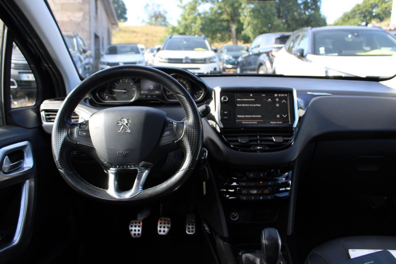 Photo 10 de l'offre de PEUGEOT 2008 II CROSSWAY 110 CV ESSENCE CLIM GPS 3D CAMÃRA JA 17 TOIT PANO USB GRIP RÃGULATEUR à 10990€ chez Bougel transactions