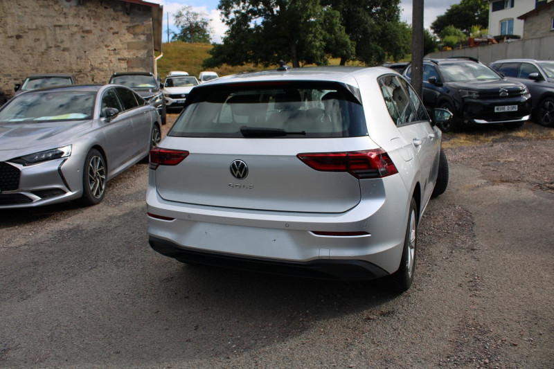 Photo 2 de l'offre de VOLKSWAGEN GOLF 8 LIFE 2L TDI 115 CV GPS 3D I-COKPIT USB JA 16 FULL LED RADAR RÃGULATEUR BLUETOOTH à 22990€ chez Bougel transactions