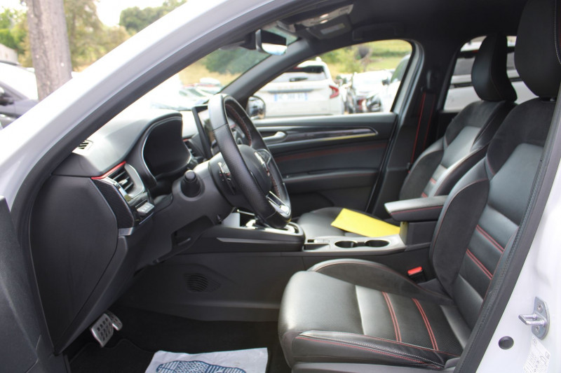 Photo 8 de l'offre de RENAULT ARKANA RS-LINE 140 CV MILD HYBRIDE GPS 3D CAMÃRA USB JA 18 FULL LED I-COKPIT BOITE AUTO à 21500€ chez Bougel transactions