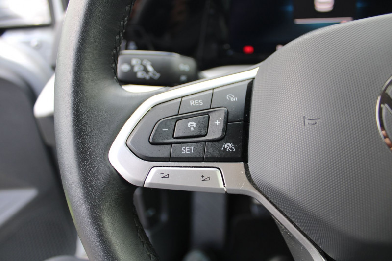 Photo 12 de l'offre de VOLKSWAGEN GOLF 8 LIFE 2L TDI 115 CV GPS 3D I-COKPIT USB JA 16 FULL LED RADAR RÃGULATEUR BLUETOOTH à 22990€ chez Bougel transactions