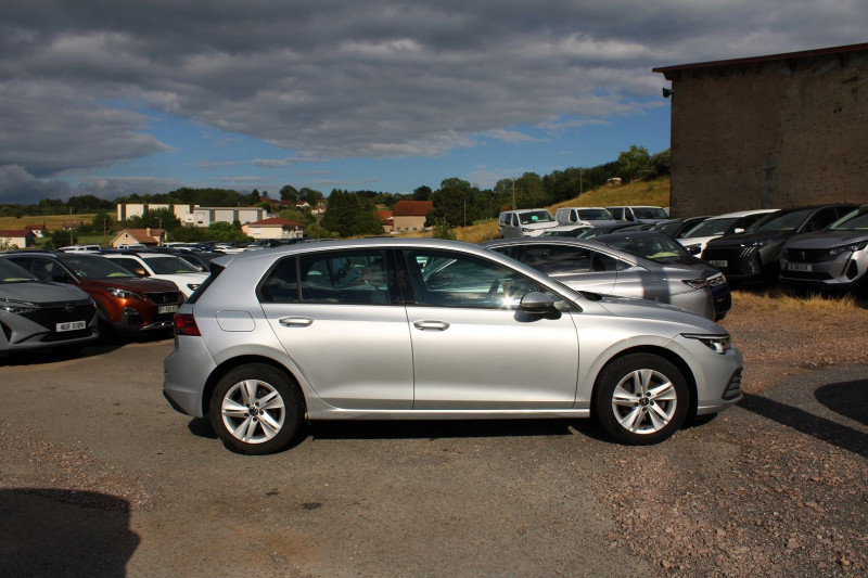 Photo 5 de l'offre de VOLKSWAGEN GOLF 8 LIFE 2L TDI 115 CV GPS 3D I-COKPIT USB JA 16 FULL LED RADAR RÃGULATEUR BLUETOOTH à 22990€ chez Bougel transactions