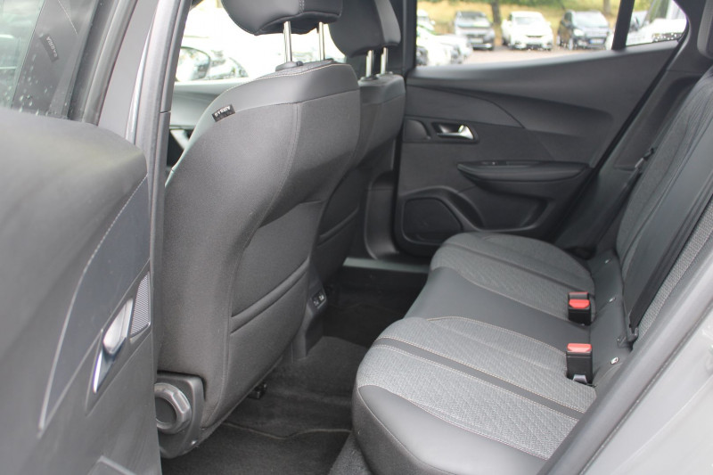 Photo 9 de l'offre de PEUGEOT 2008 PHASE 4 ALLURE 100 CV GPS 3D CAMÃRA MP3 JA 17 USB I-COKPIT FULL LED RÃGULATEUR BLUETOOTH à 19990€ chez Bougel transactions