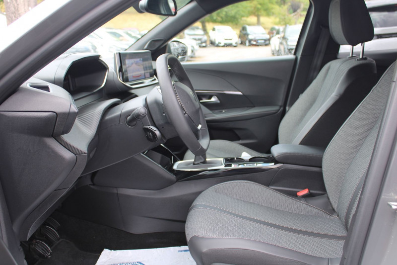 Photo 8 de l'offre de PEUGEOT 2008 PHASE 4 ALLURE 100 CV GPS 3D CAMÃRA MP3 JA 17 USB I-COKPIT FULL LED RÃGULATEUR BLUETOOTH à 19990€ chez Bougel transactions