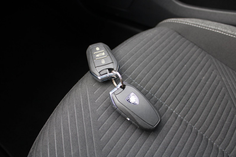 Photo 17 de l'offre de PEUGEOT 308 PHASE 4 BLUEHDI 130 CV ACTIVE PACK GPS LINK USB RÃGULATEUR BLUETOOTH FULL LEDS BOITE 6V à 16900€ chez Bougel transactions