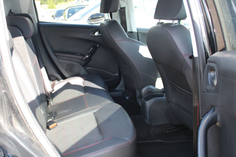 Photo 9 de l'offre de PEUGEOT 208 II BLUE HDI 100 CV GT-LINE CLIM GPS 3D AUDIO USB JA 17 RADAR BLUETOOTH RÃGULATEUR à 11800€ chez Bougel transactions