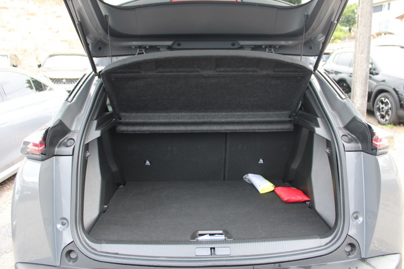 Photo 6 de l'offre de PEUGEOT 2008 PHASE 4 ALLURE 100 CV GPS 3D CAMÃRA MP3 JA 17 USB I-COKPIT FULL LED RÃGULATEUR BLUETOOTH à 19990€ chez Bougel transactions