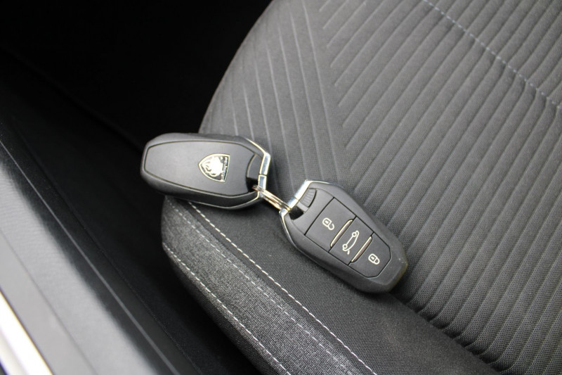 Photo 15 de l'offre de PEUGEOT 308 PHASE 4 BLUEHDI 130 CV ACTIVE PACK GPS LINK USB RÃGULATEUR BLUETOOTH FULL LEDS BOITE 6V à 16900€ chez Bougel transactions