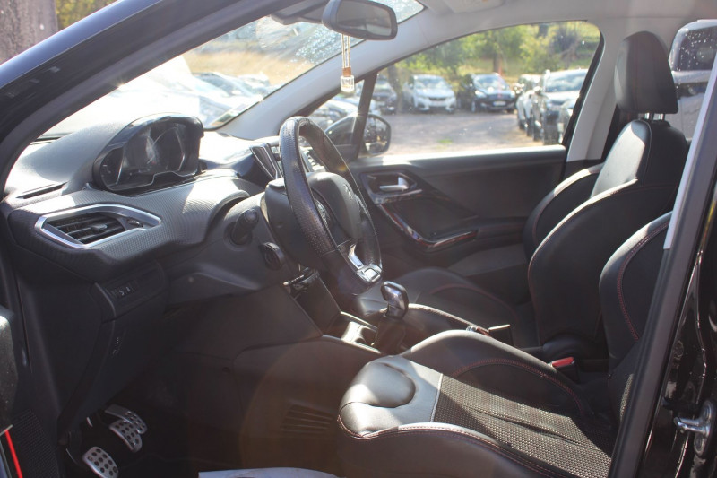 Photo 8 de l'offre de PEUGEOT 208 II BLUE HDI 100 CV GT-LINE CLIM GPS 3D AUDIO USB JA 17 RADAR BLUETOOTH RÃGULATEUR à 11800€ chez Bougel transactions