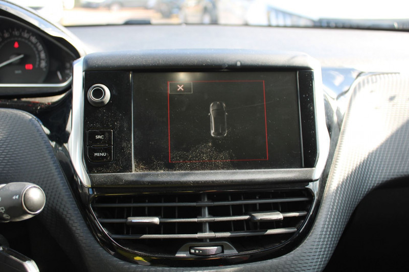Photo 12 de l'offre de PEUGEOT 208 II BLUE HDI 100 CV GT-LINE CLIM GPS 3D AUDIO USB JA 17 RADAR BLUETOOTH RÃGULATEUR à 11800€ chez Bougel transactions