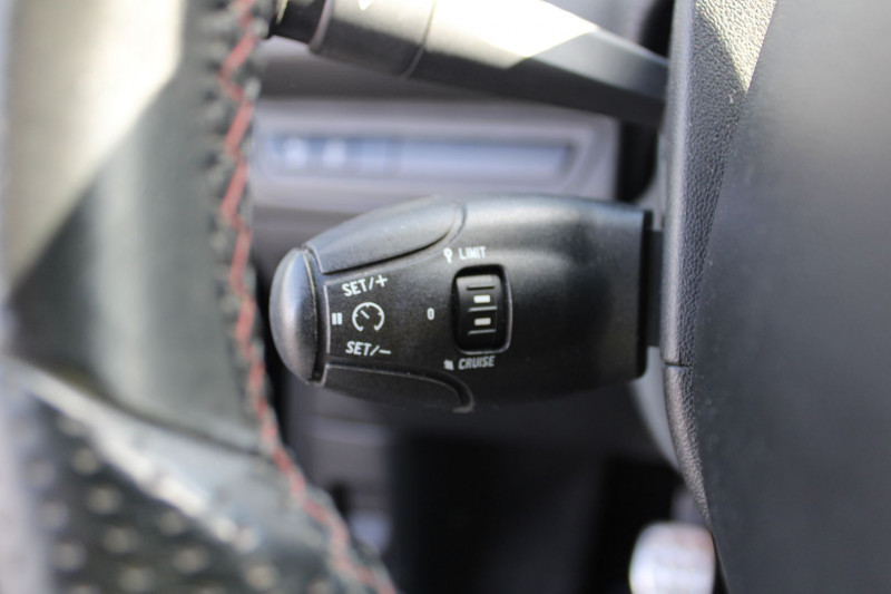 Photo 10 de l'offre de PEUGEOT 208 II BLUE HDI 100 CV GT-LINE CLIM GPS 3D AUDIO USB JA 17 RADAR BLUETOOTH RÃGULATEUR à 11800€ chez Bougel transactions