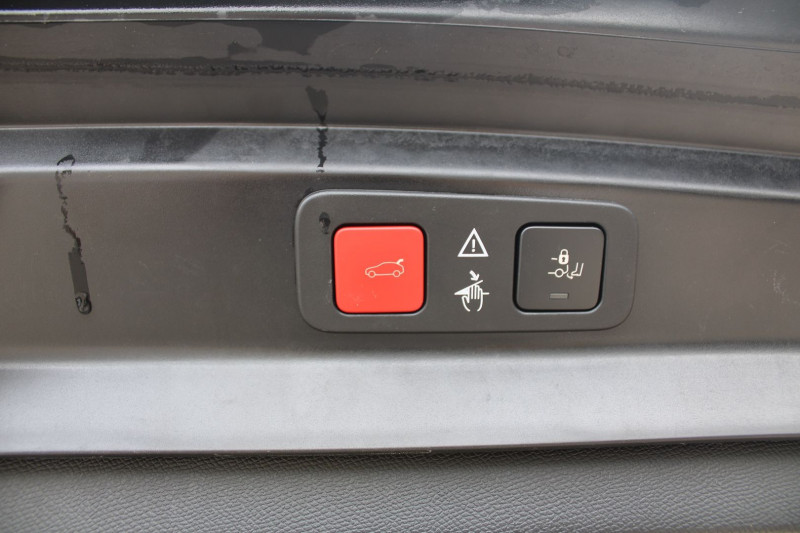 Photo 7 de l'offre de PEUGEOT 5008 PHASE 4 ALLURE PACK EAT8 BOITE AUTO PALETTE HYBRID 136 CV CAMÃRA 180 MI CUIR  7 PLACES à 26900€ chez Bougel transactions