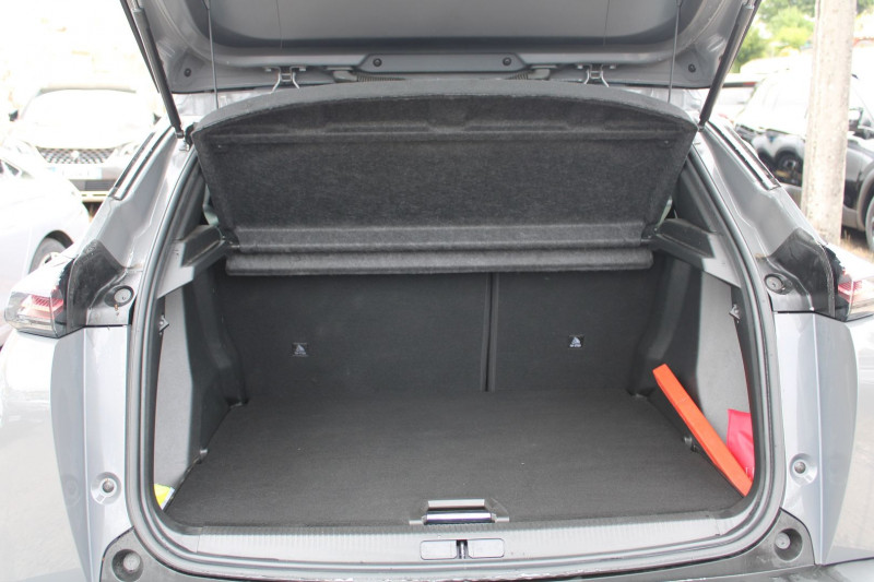 Photo 6 de l'offre de PEUGEOT 2008 PHASE 4 ALLURE 100 CV GPS 3D CAMÃRA MP3 JA 17 USB I-COKPIT FULL LED RÃGULATEUR BLUETOOTH à 19990€ chez Bougel transactions